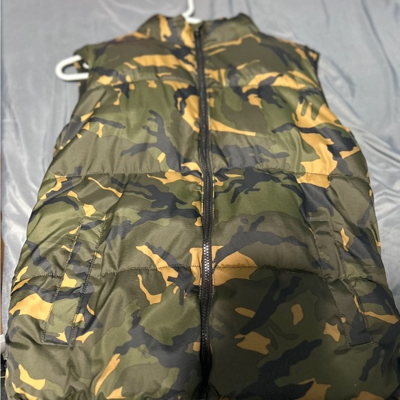 Old Navy Camouflage Puffer Vest - Picture 1 of 1